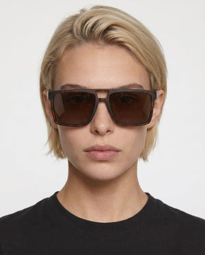 Sasha flat-top square sunglasses in Tea / Tortoise, tea lens on tortoise frame, worn by a woman, front view