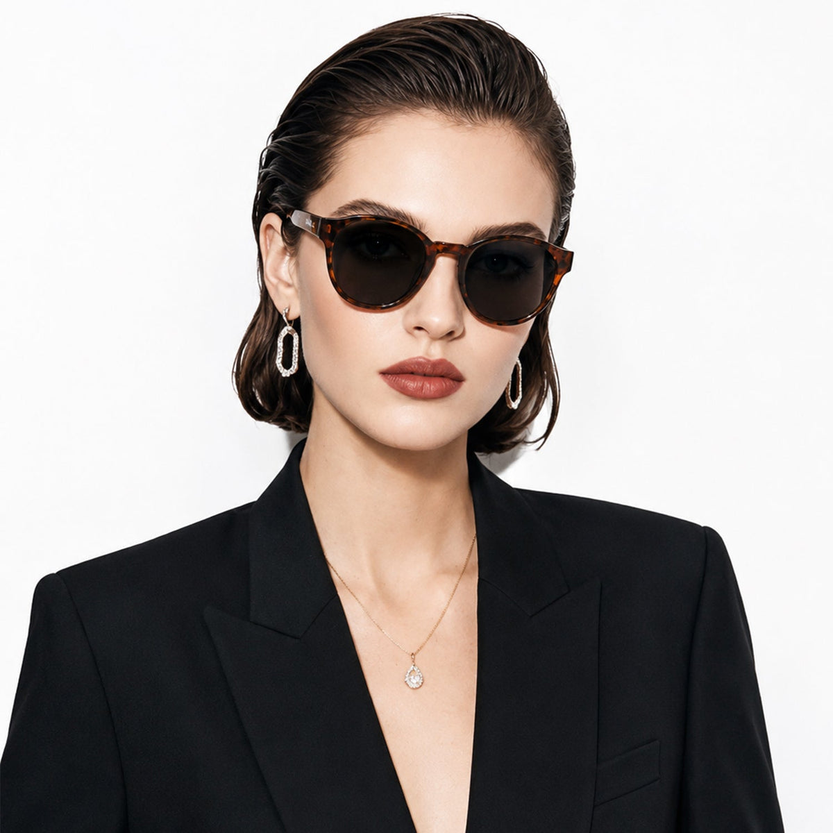 Hollis retro round sunglasses in Black / Tortoise, black lens on tortoise frame, worn, front view