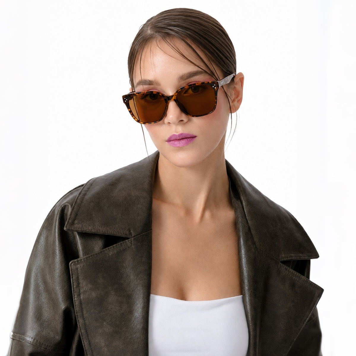 Vesper oversized square sunglasses in Tea / Tortoise, tea lens on tortoise frame, front view